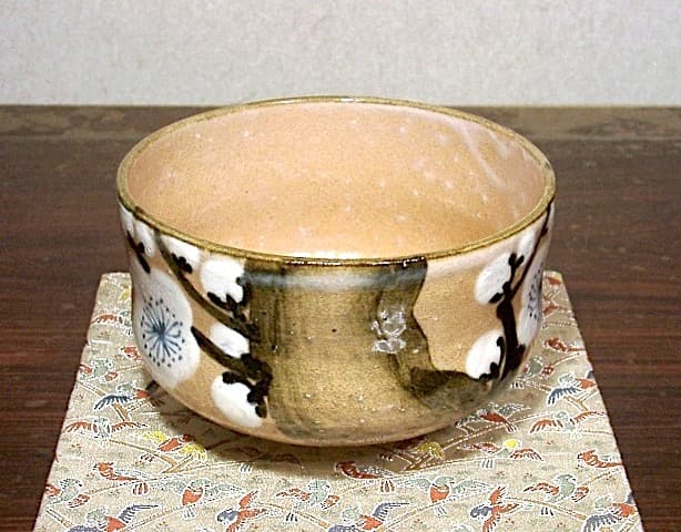 九谷焼　矢口永寿（初代）作　乾山意　梅　無傷　箱合　保証。