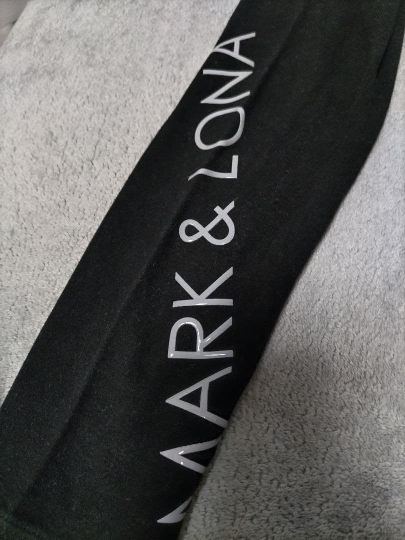 マークアンドロナ　タートルネック　黒