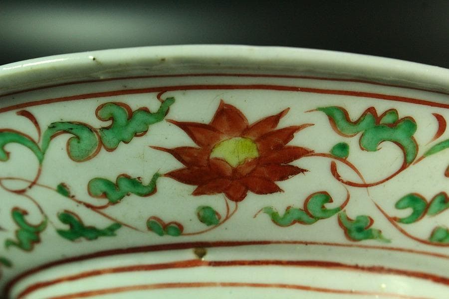 中国美術 赤絵 人物紋 皿 φ20cm 明(K-A828)