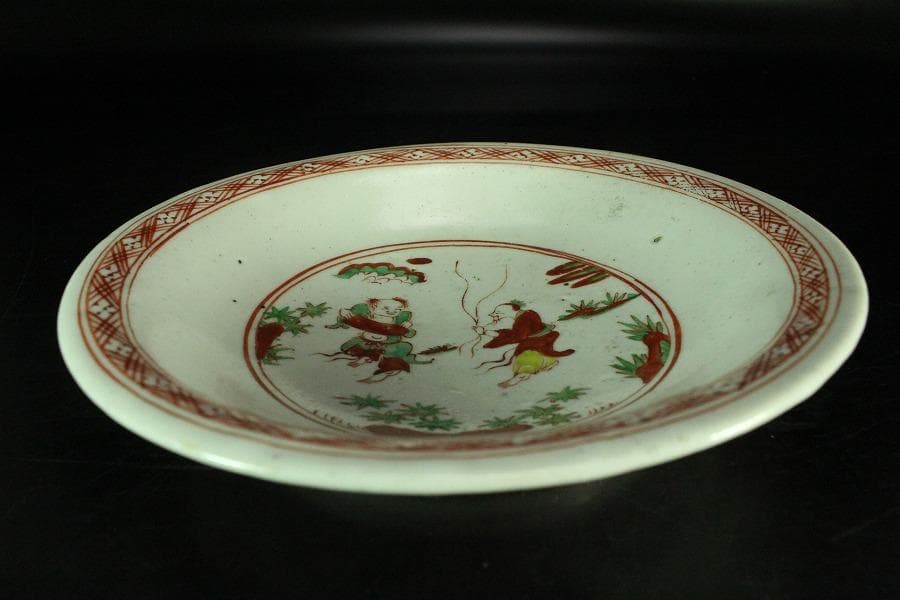 中国美術 赤絵 人物紋 皿 φ20cm 明(K-A828)