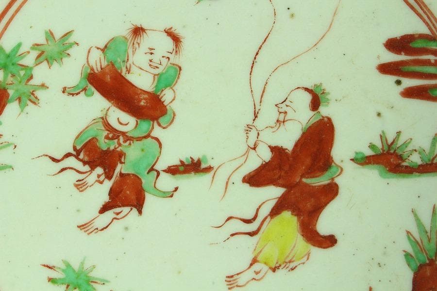 中国美術 赤絵 人物紋 皿 φ20cm 明(K-A828)