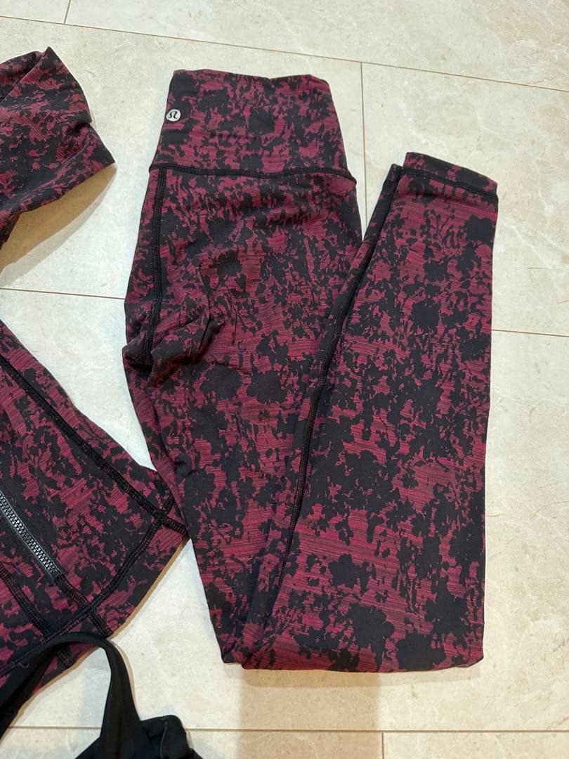 ルルレモン　エンジ　ブラック　上下　セット