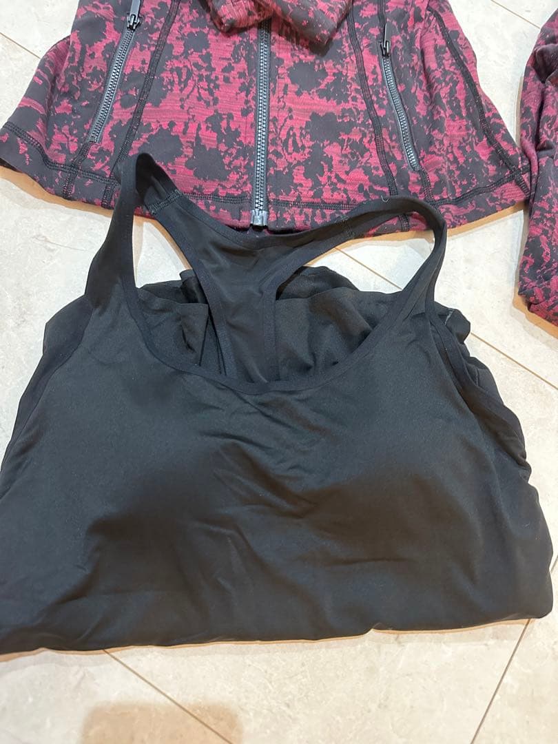 ルルレモン　エンジ　ブラック　上下　セット