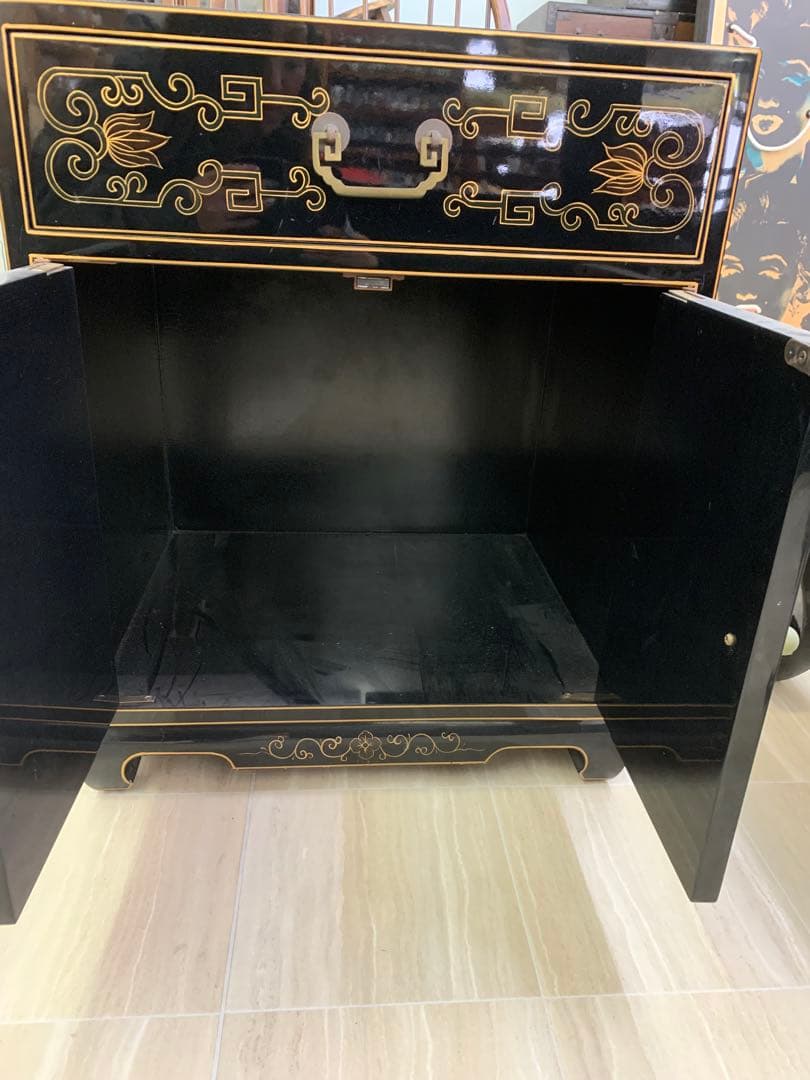 中国家具　螺鈿細工　アジア風黒色タンス 金色装飾