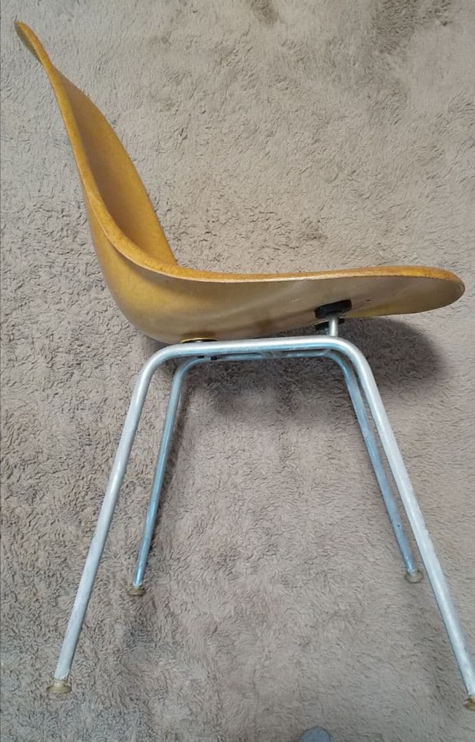 イームズチェア イエロープラスチックシェルチェア