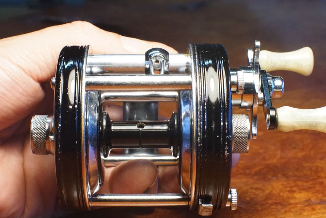 ABU アンバサダー 5000C 4スクリュー メンテ済 フレーム修正済