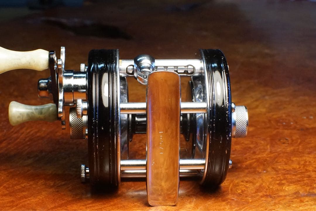 ABU アンバサダー 5000C 4スクリュー メンテ済 フレーム修正済