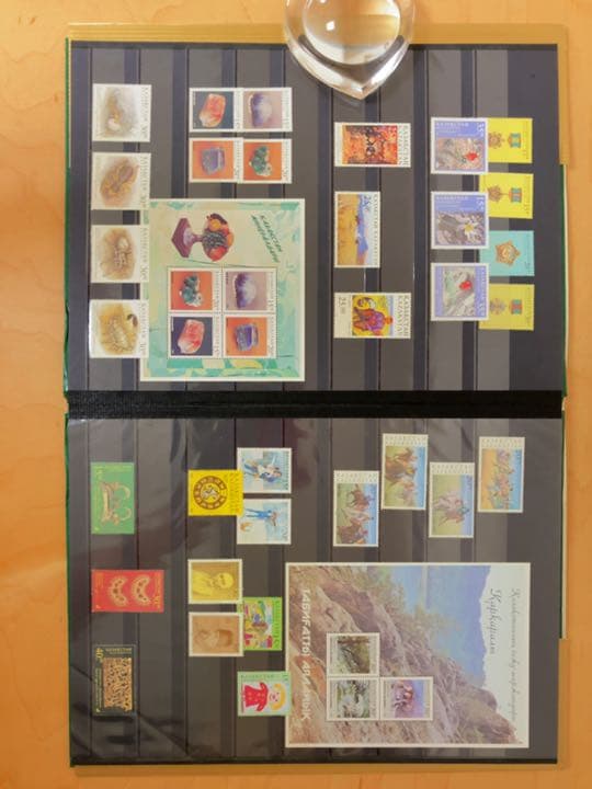 外国切手　カザフスタン　1999年(超レア・未使用・非売品・政府公式冊子)