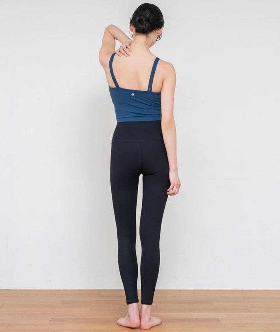 SUKALA ショートクロスキャミ&レギンスセットアップ ネイビーブルー S