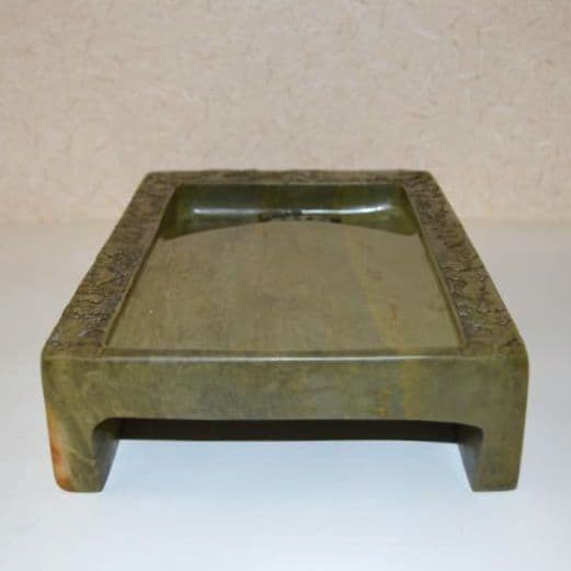 『緑端渓龍紋荷葉硯』 花梨天地蓋　大型約９寸約４㎏　緑端石　蓮紋硯