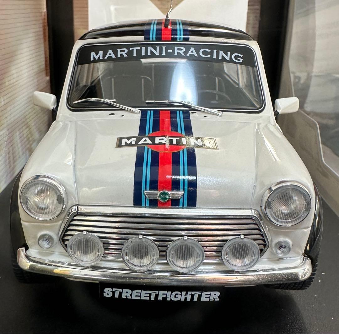 ミニカー SOLIDOMARTINIRACING STREETFIGHTER 1/18