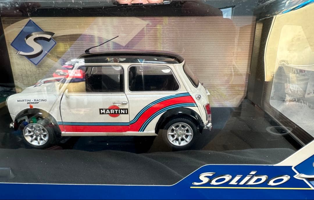 ミニカー SOLIDOMARTINIRACING STREETFIGHTER 1/18