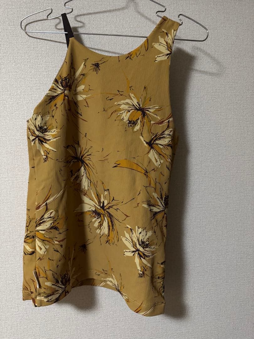 ぷ*ー様 リブ Big フラワープリントタンクトップ　レギンス ゴールドLL