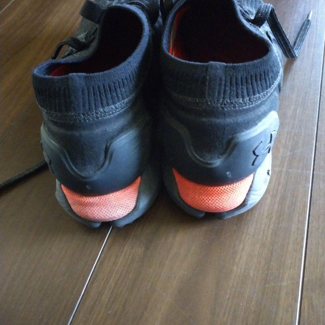 Under Armour ランニングシューズ ブラック/レッド30cm