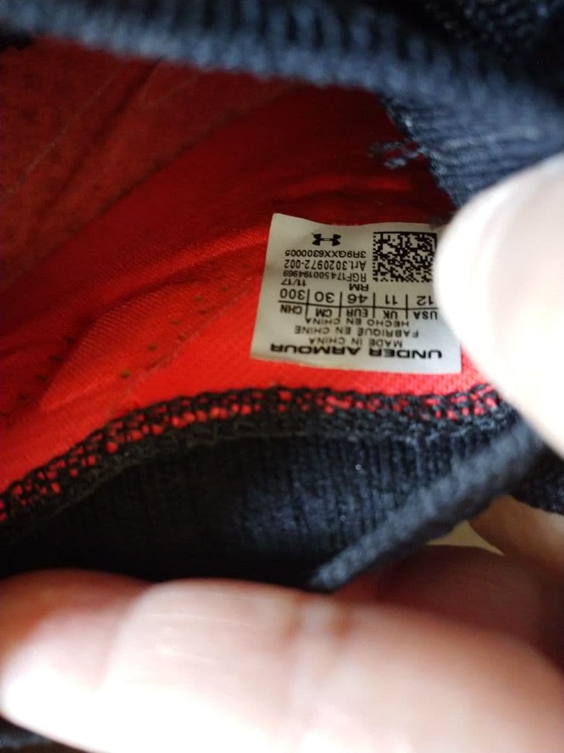 Under Armour ランニングシューズ ブラック/レッド30cm