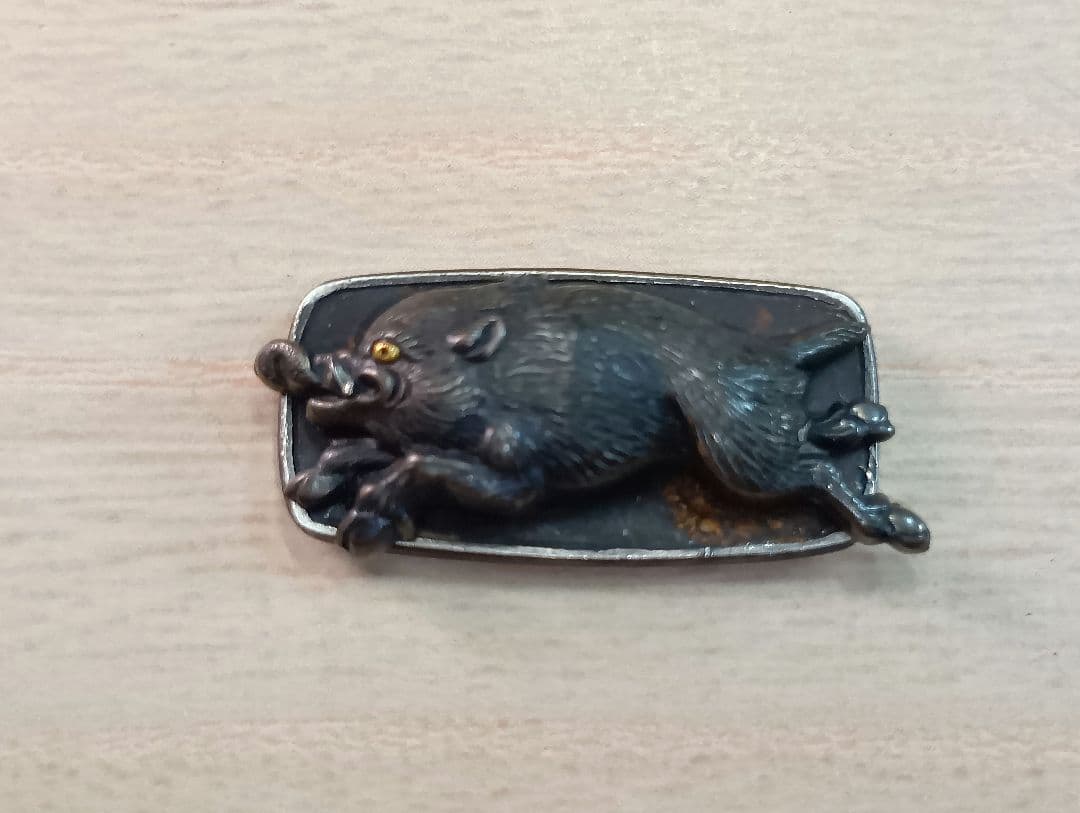 煙草入れ／超絶技巧前金具／猪／在銘あり