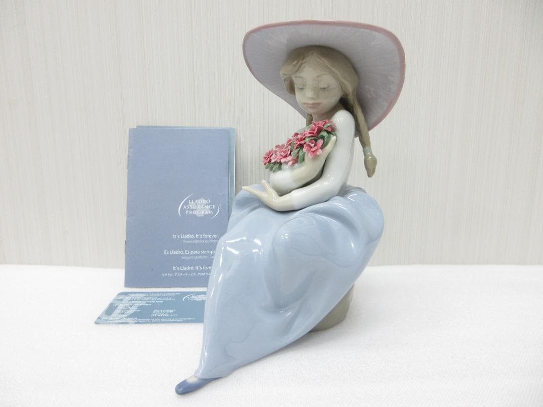 リヤドロ 花の香りにつつまれて 置物 飾り 陶器 少女 花 クラシック a