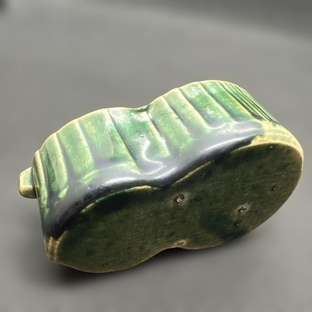 陶磁器　緑釉瓢型水滴　三支釘後あり　文房具　書道　時代品　東洋瓷器　中国美術
