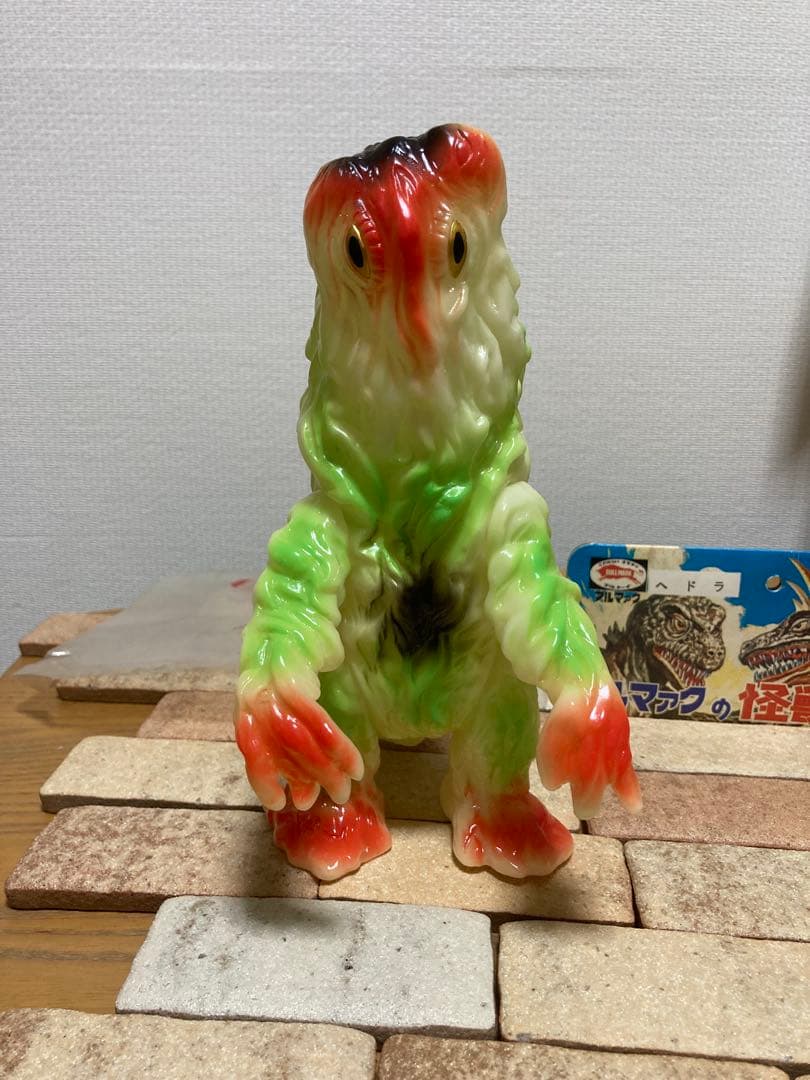 M1号　ヘドラソフビ　畜光