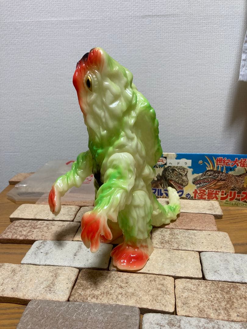 M1号　ヘドラソフビ　畜光