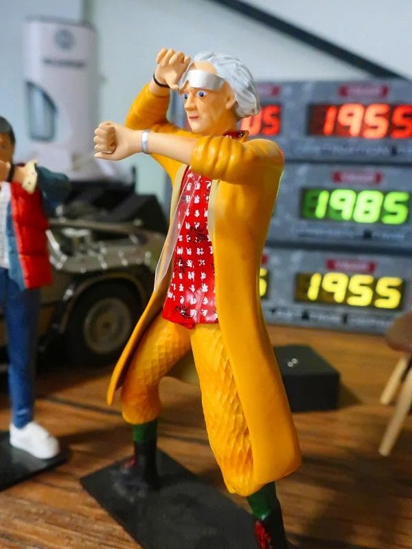 バックトゥザフューチャー 1/18 ドク エメットブラウン博士 フィギュア