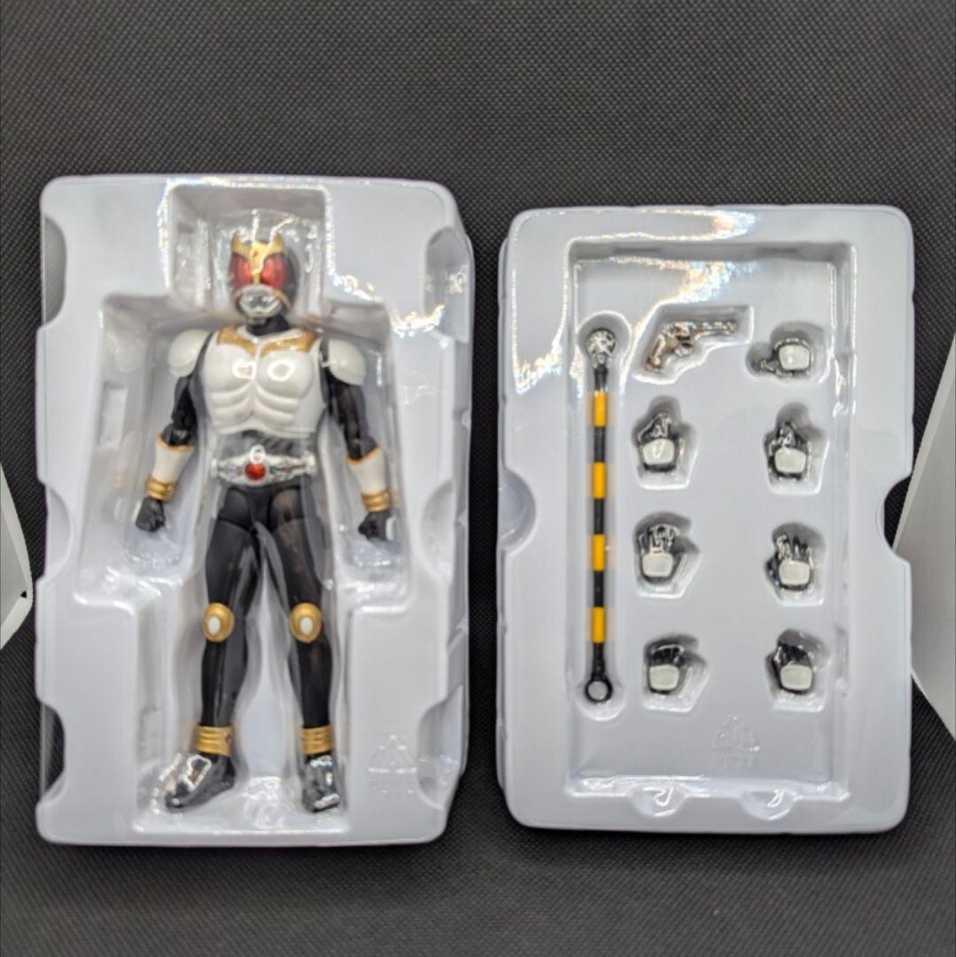 真骨彫　仮面ライダークウガ　グローイングフォーム　バンダイ