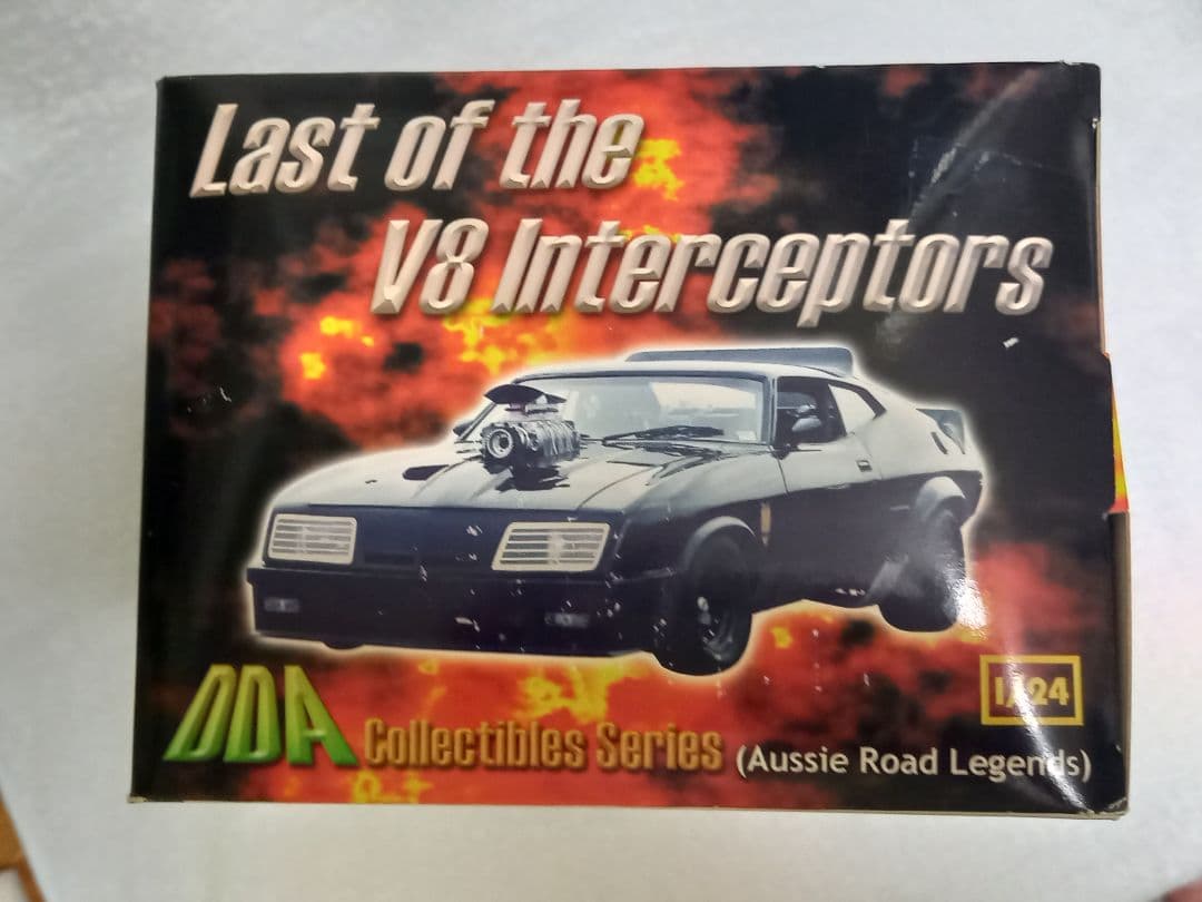 マッドマックス V8 インターセプター1/24ミニカー