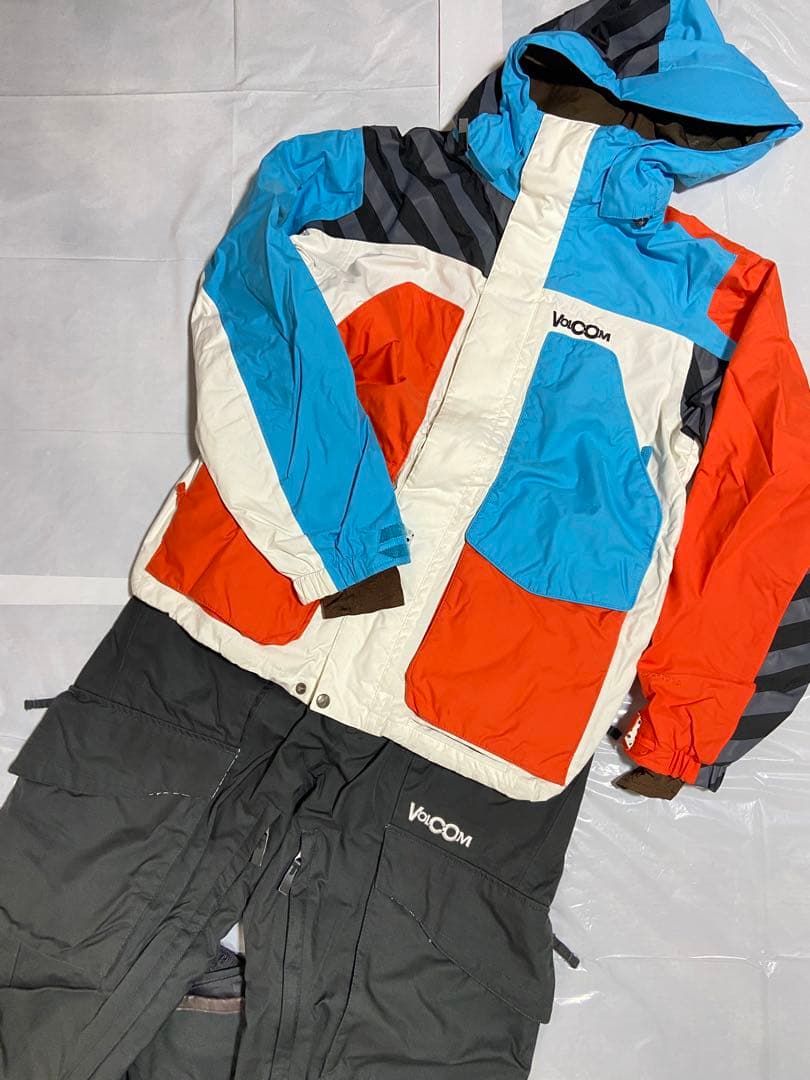 スノーボードウェア　ボルコム