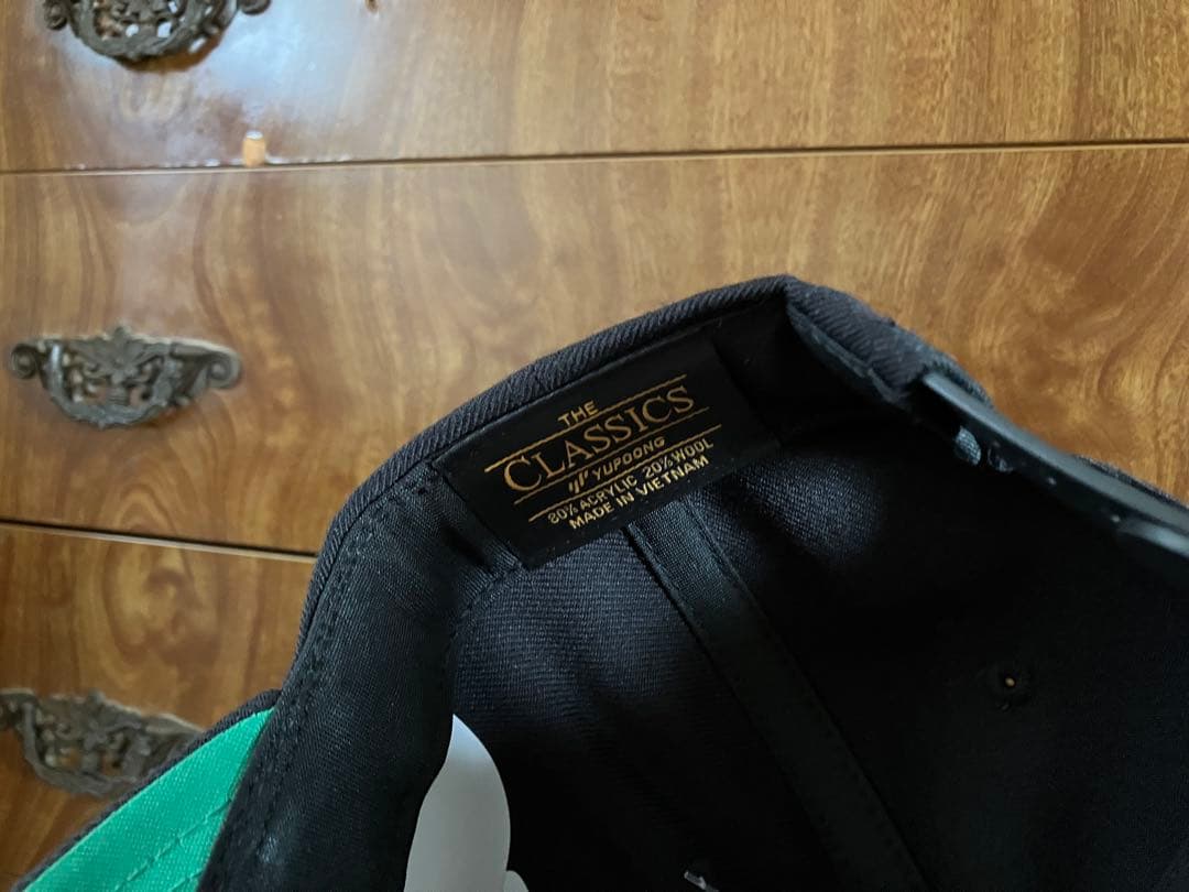 JESSE J's Logo Snapback Cap Black キャップ