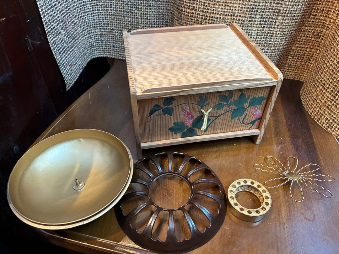 香炉　金属製(磁石つかない) 手彩色ケース付　線香立て　仏具　茶道具