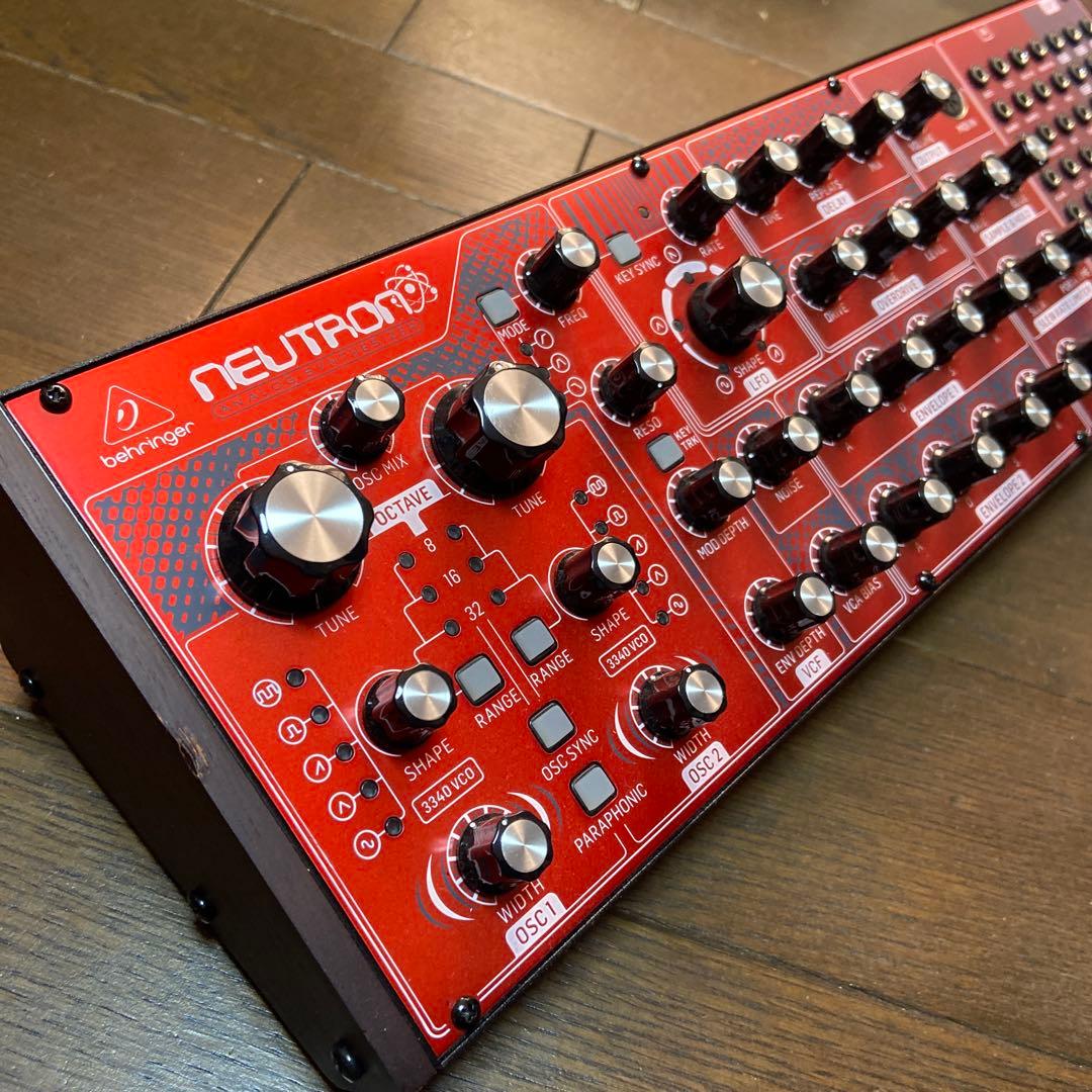 Behringer Neutron セミモジュラーアナログシンセサイザー