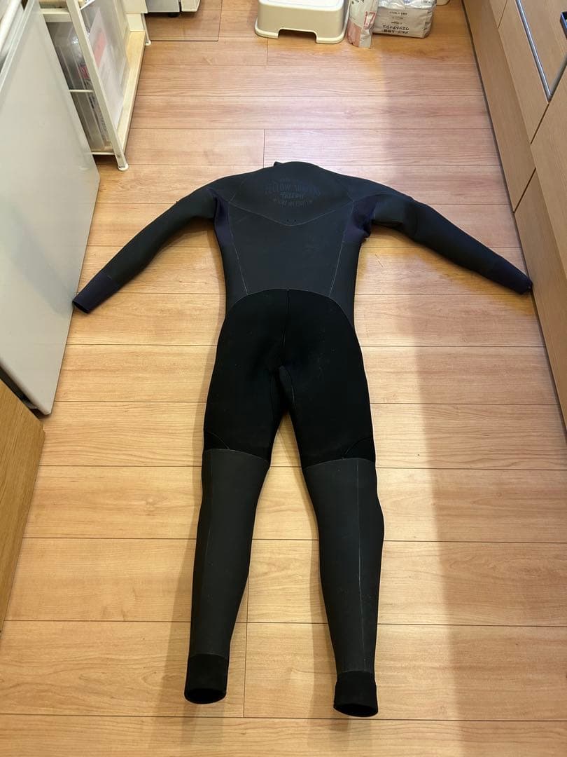 【新品同等！】定価77,000円！セミドライウェットスーツ Mサイズ