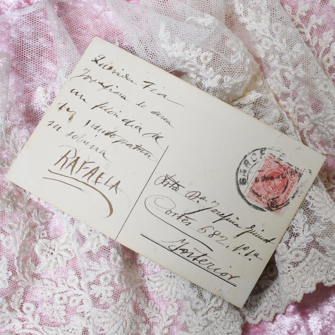 *Antique postcard　お人形さんと少女の食前の祈り