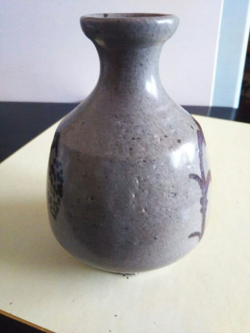 李の時代の焼き物と思います