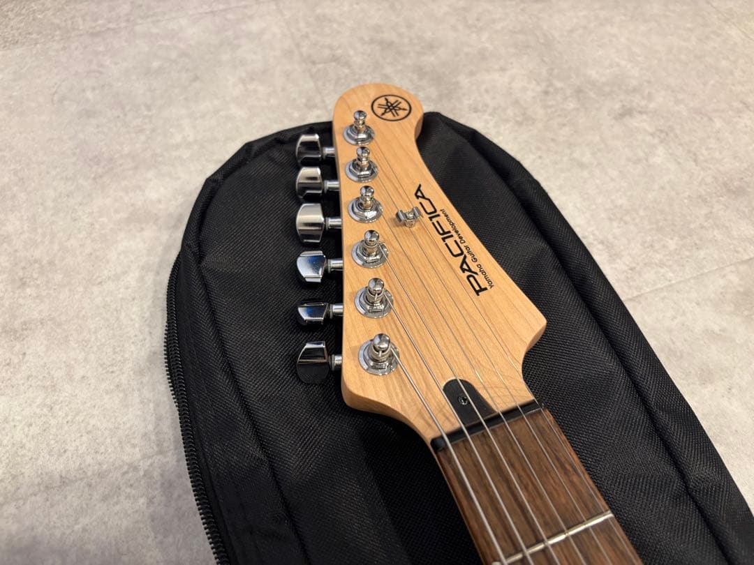ヤマハ YAMAHA PACIFICA112V VW エレキギター ホワイト
