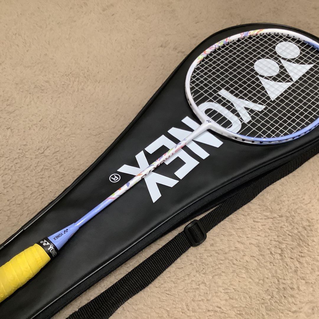 YONEX バドミントンラケット　ASTROX70 アストロックッス