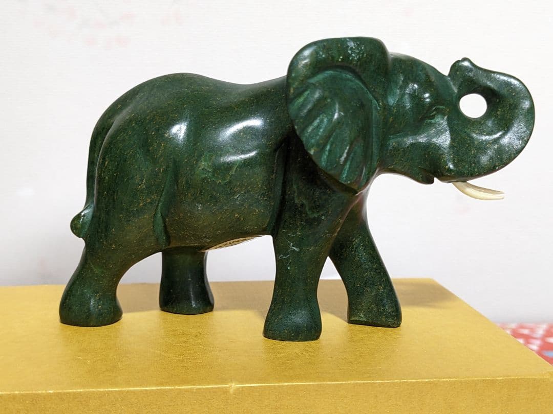 ♦VERDITE バーダイト 象彫刻置物飾り 南アフリカ共和国産 宝飾品 レア物