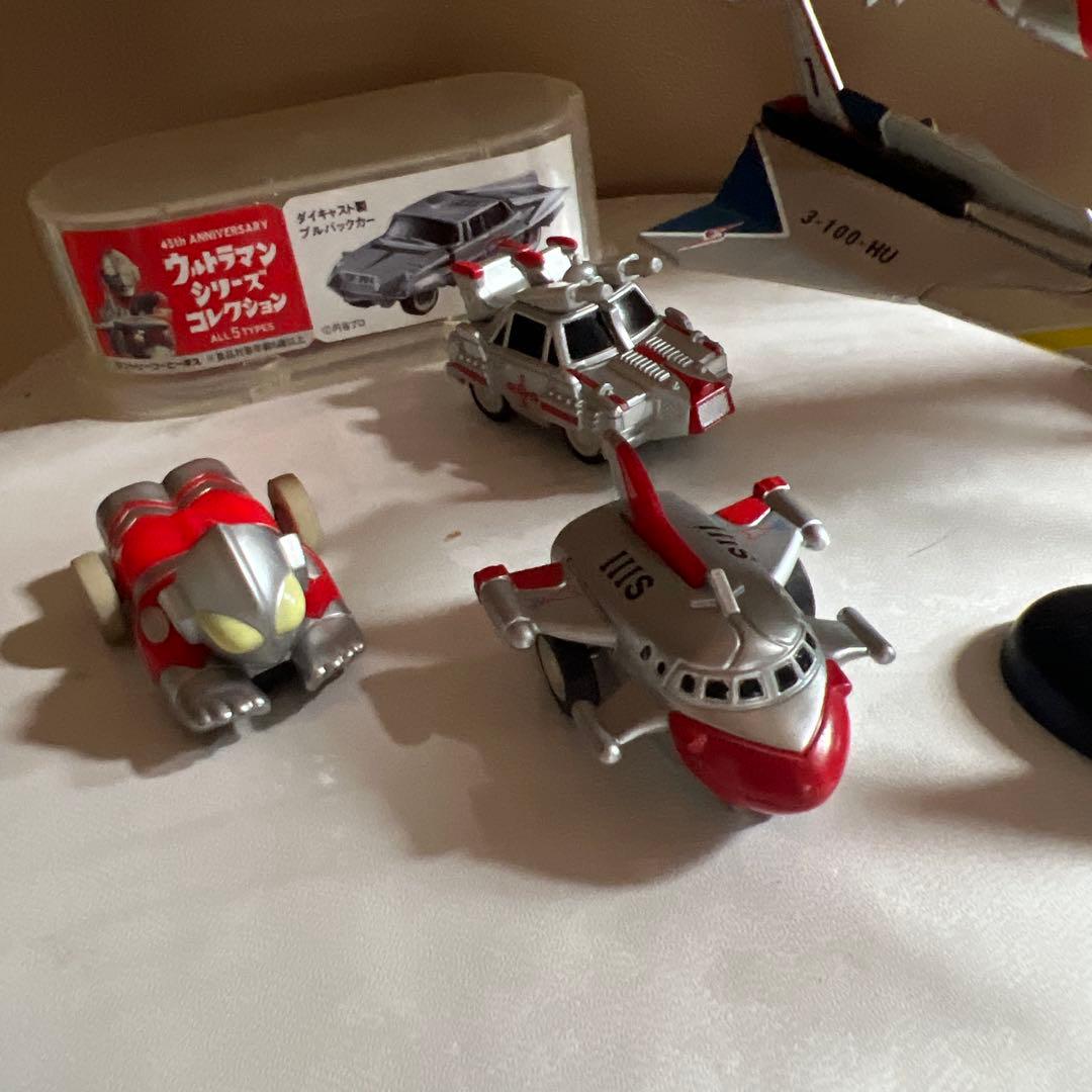 ウルトラマンフィギュアIII Sモデル 飛行機とミニカーセット
