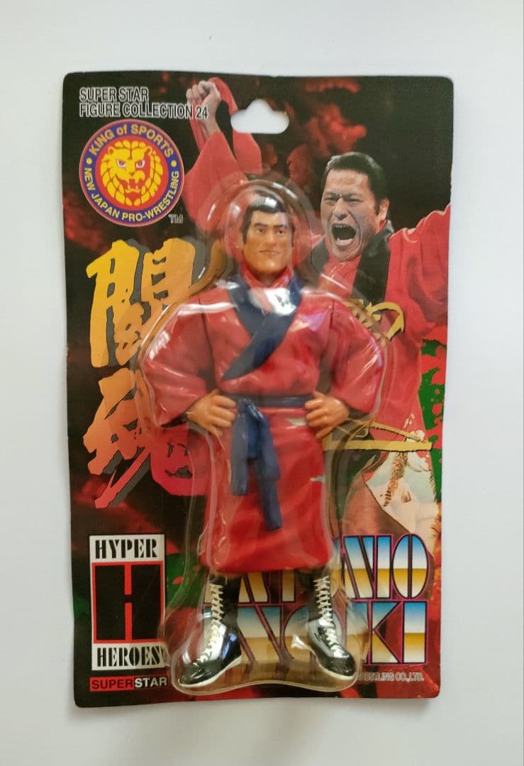 アントニオ猪木　HAOコレクション　＆　闘魂赤ガウン　フィギュア　２点セット
