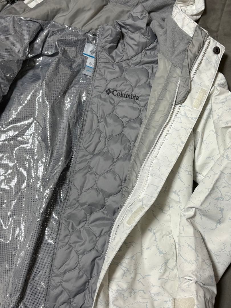 美品Columbia スキーウェア キッズ140