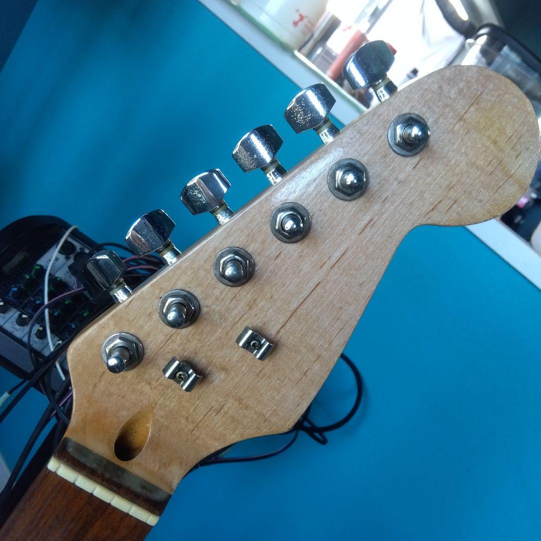 ストラトキャスター、タイプエレキギター…エメラルドグリーン！