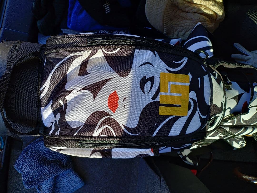 ラウドマウス【モナ】中古キャディバッグ　フードカバー破損