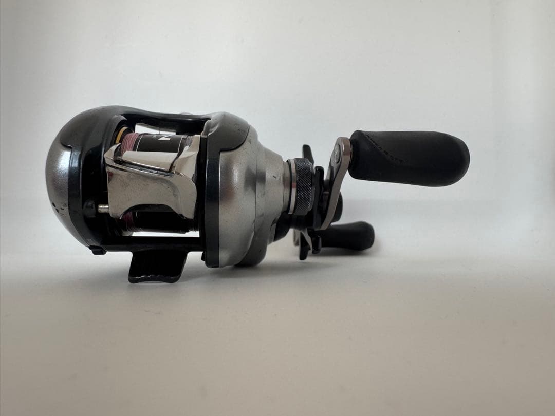 13メタニウム右巻き　ベイトリールケース付き