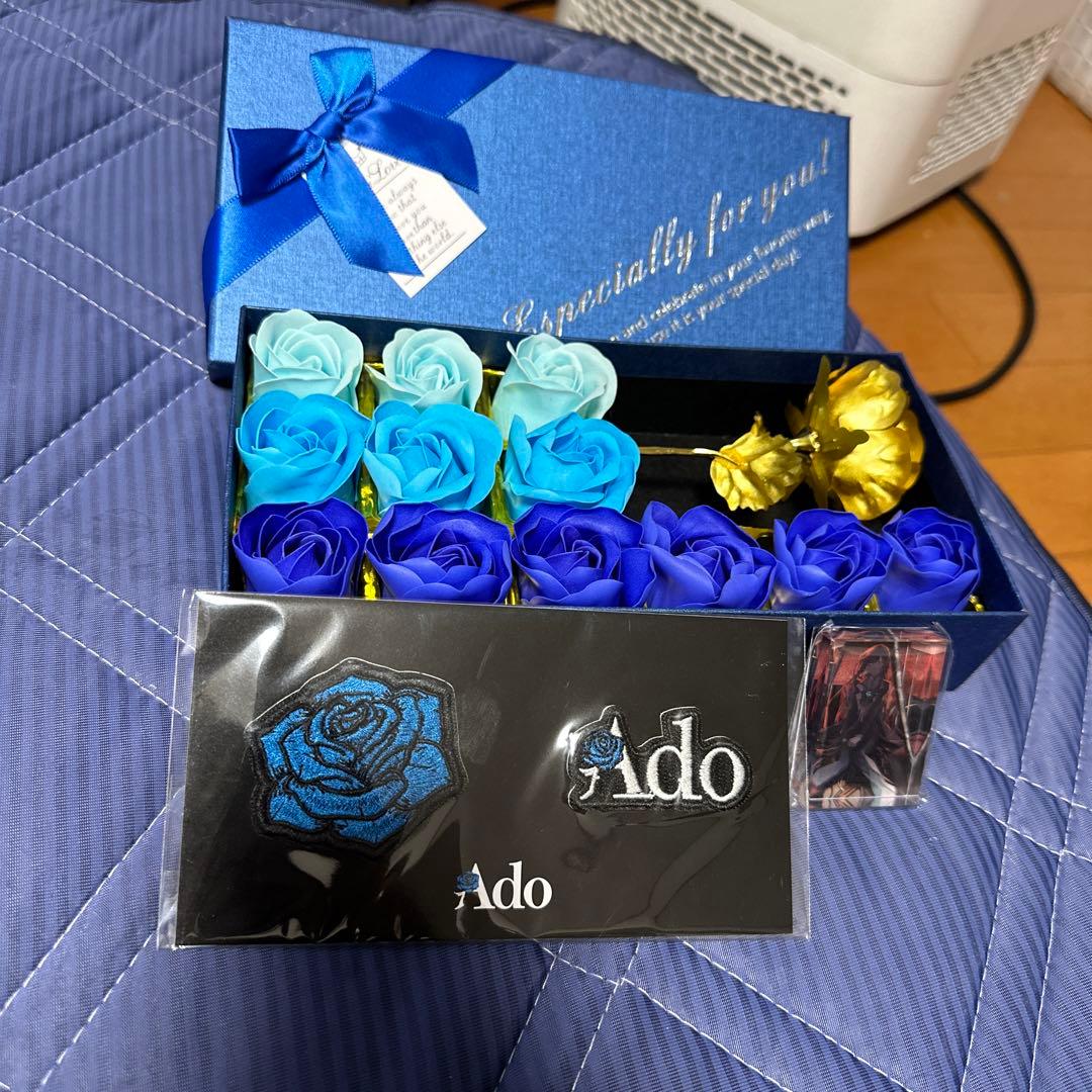 Ado心臓限定アクリルブロックとワッペンとAdo大好きな青い薔薇のギフトボックス