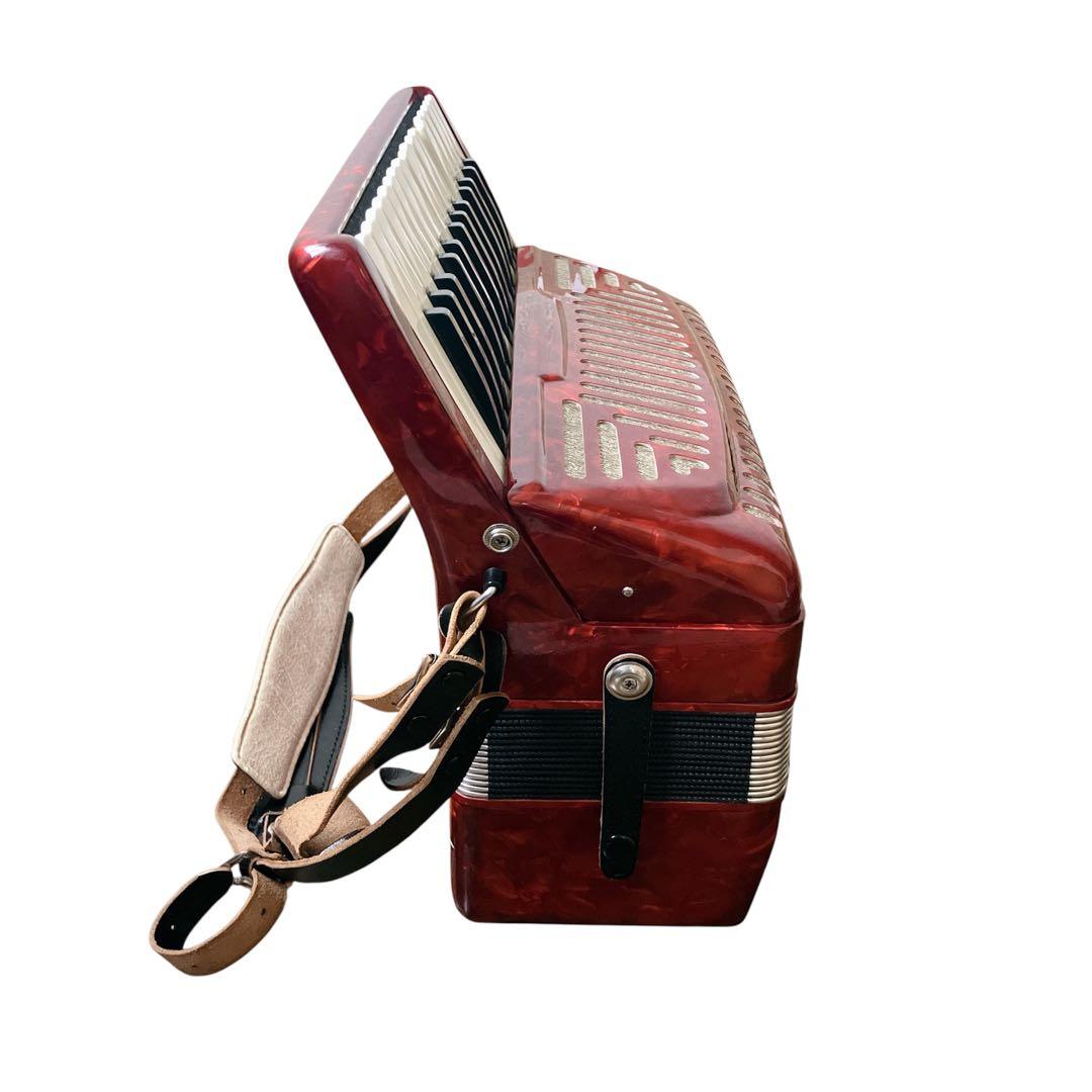 YAMAHA 赤 アコーディオン 30鍵盤　8905