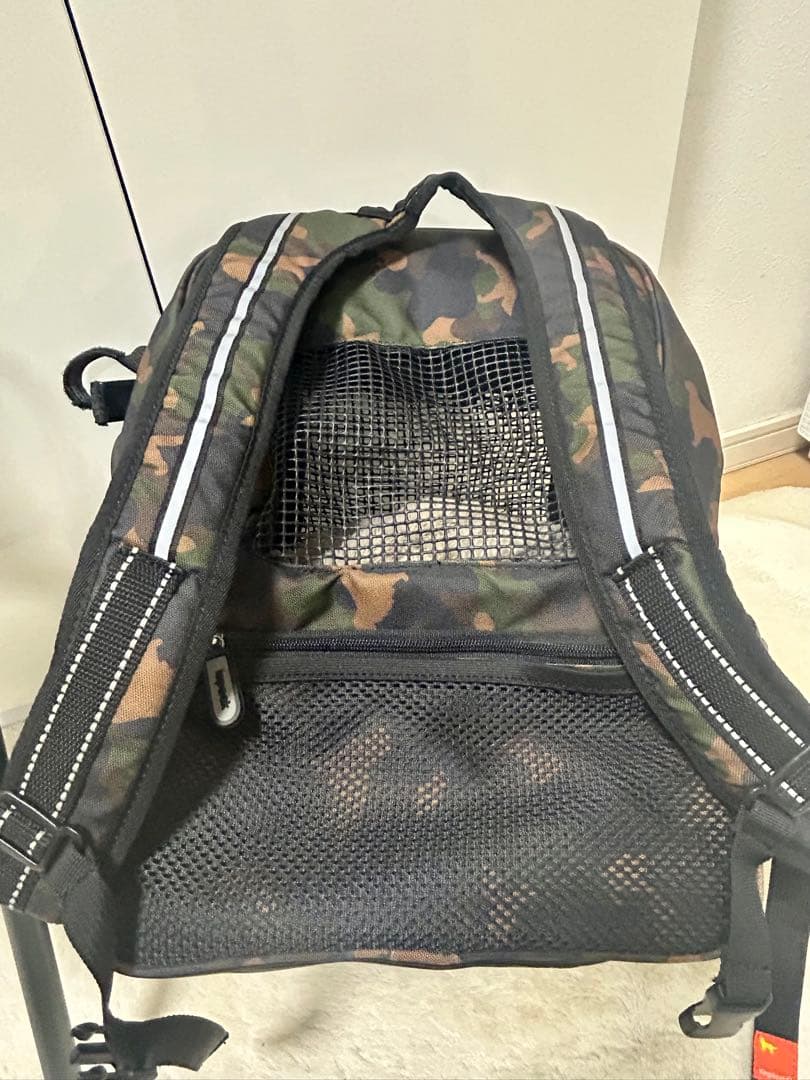 DOG DEPTキャリーバッグリュック　迷彩 カモフラ犬柄　　椅子付き分離可能。