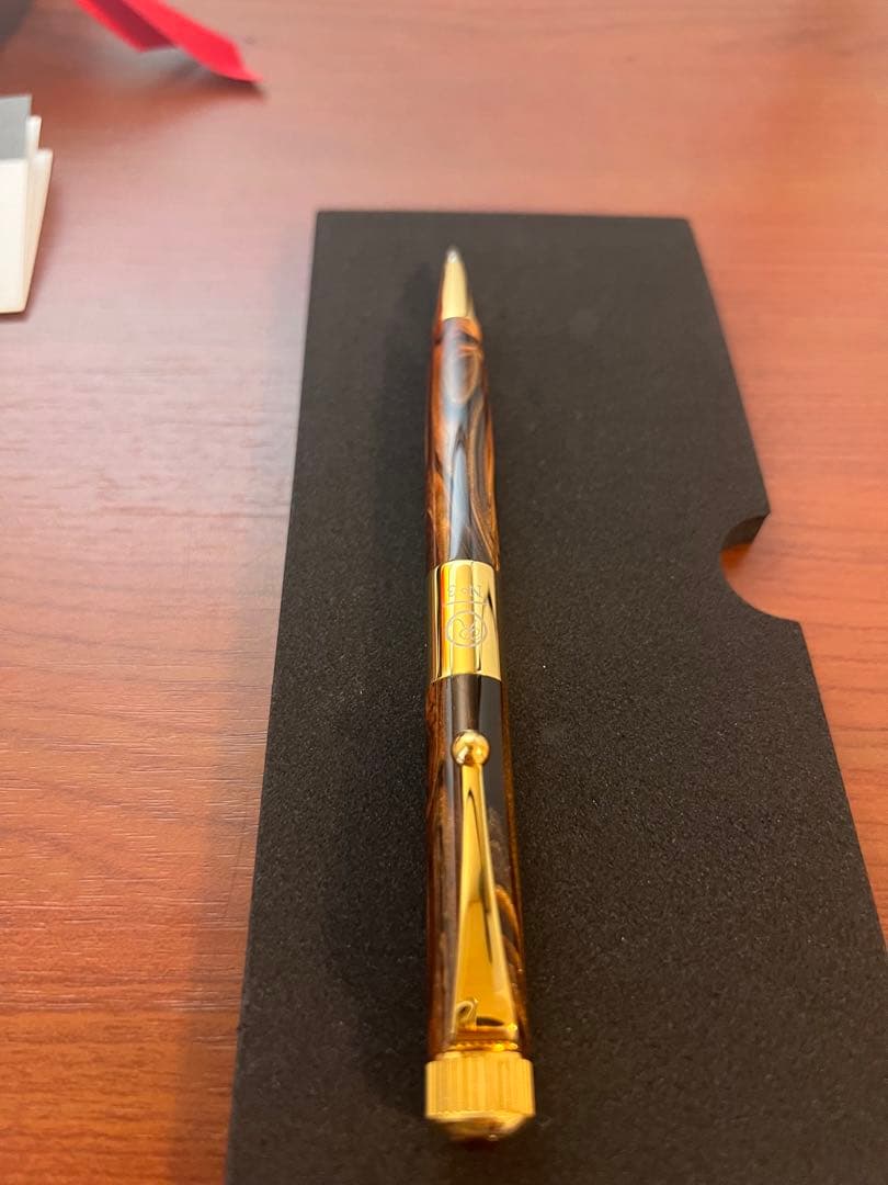 百の模様！　新品　伊東屋ROMEO No.3 ボールペン細軸　オーリックアンバー