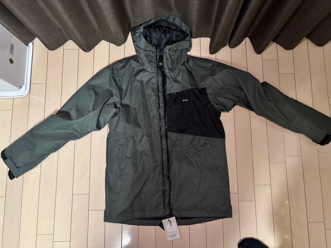 株式会社フォーシーズンズのDLITEのスノーボードウェア