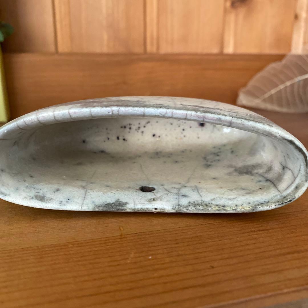 打田　翠　壁掛花器陶器オブジェ 曲線形状 白灰色