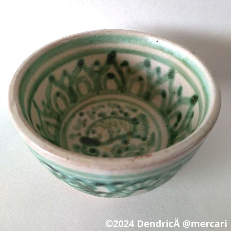 白釉緑彩碗③　ミャンマー　アジアアンティーク　魚模様　総柄　茶碗